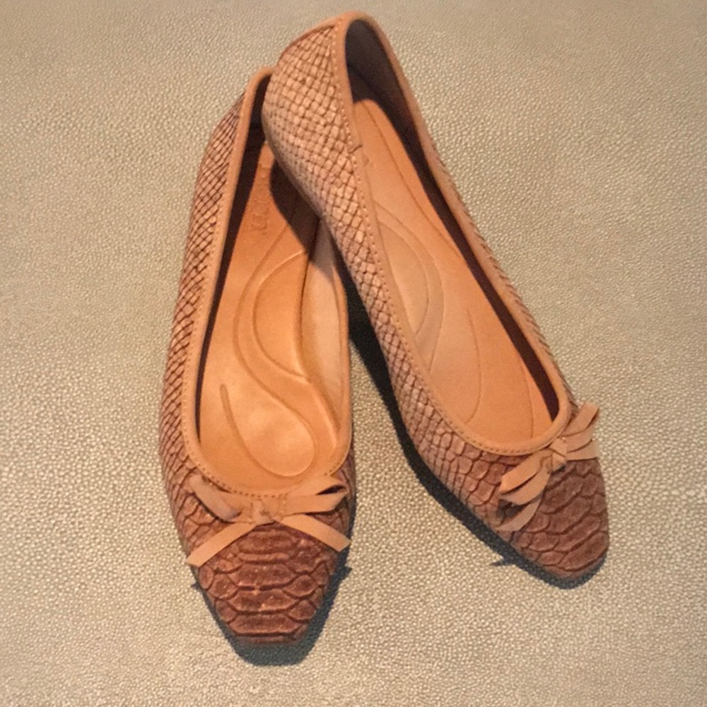 Born Snake Embossed Carri Flat Cork Leather    7 M